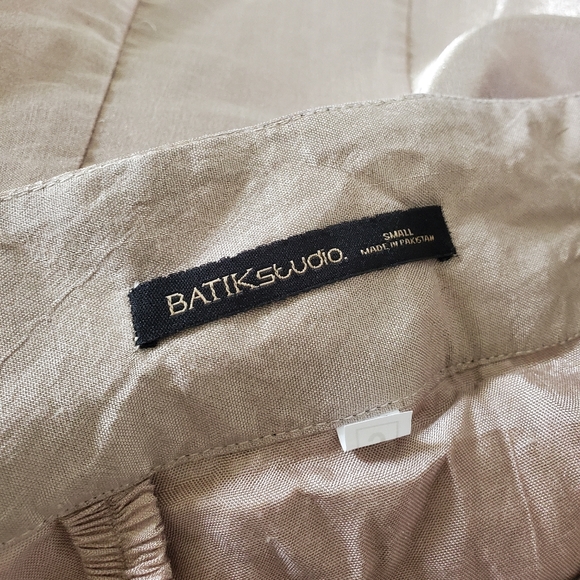 Heavy Embroidery Lehnga - Picture 9 of 14